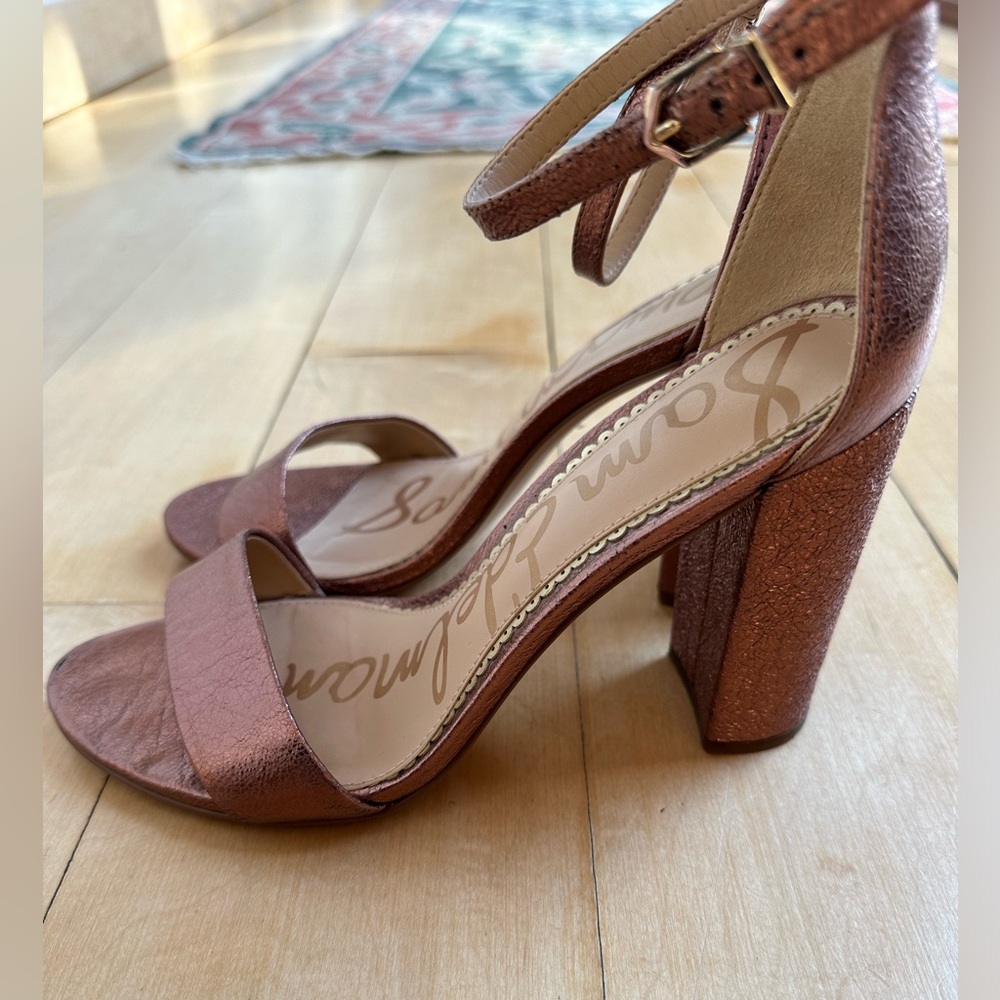 Sam Edelman Yaro in Rose/Bronze Crinkled Leather strappy heels.